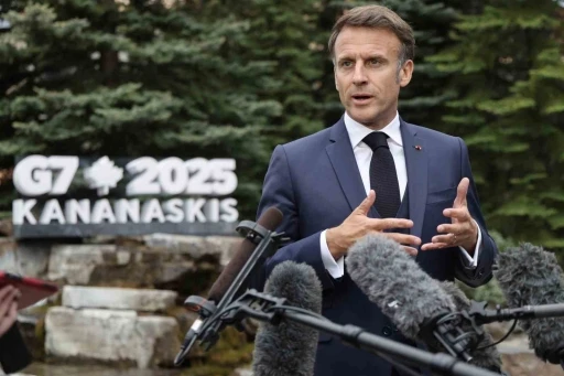 Macron: &quot;İran’da rejim değişikliği Orta Doğu’da kaosa yol açar&quot;

