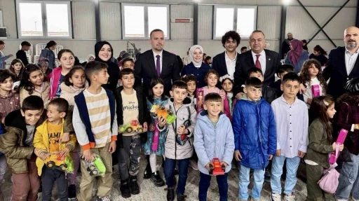 MAGİNDER’den Samanköy Konteyner Kent’te bayram sevinci

