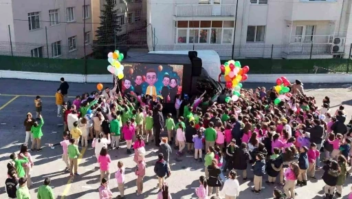 Mahalle muhtarından okullarda Ramazan eğlencesi
