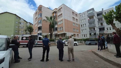 Mahallede panik: Gen&ccedil; kadın 2 saat sonra ikna oldu
