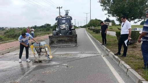 Mahkemeyi kazanan arazi sahipleri turizm yolunu kazıp araç trafiğine kapattı
