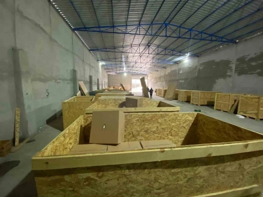 Makaronları sandık i&ccedil;ine gizleyip montajladılar

