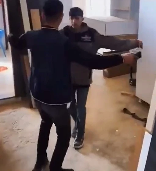 Makatına hava basılması sonucu ölen çocuğun faili ile çalıştığı atölyede halay çektiği görüntüleri ortaya çıktı
