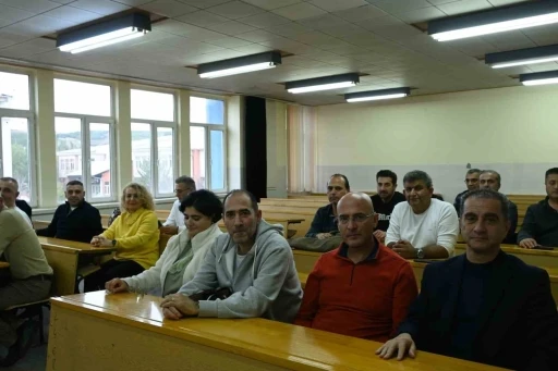 Makine m&uuml;hendisleri 25 yıl sonra aynı sıralarda buluştu
