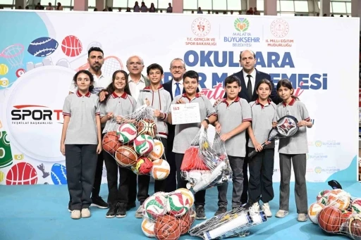 Malatya Büyükşehir’den okullara spor malzemesi desteği
