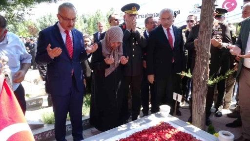 Malatya&rsquo;da 15 Temmuz şehitleri mezarları başında anıldı
