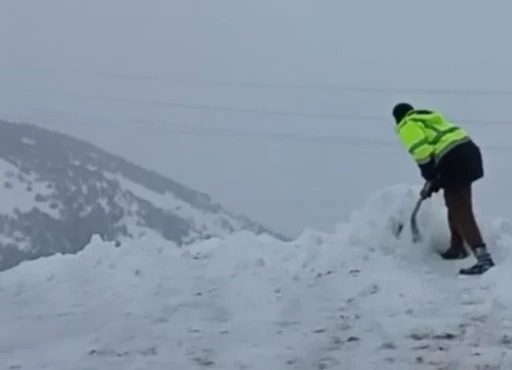 Malatya&rsquo;da 2 bin rakımda dam &uuml;stlerinde kar mesaisi
