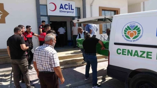 Malatya&rsquo;da bah&ccedil;esinde başından vurulmuş halde bulunan adam hayatını kaybetti
