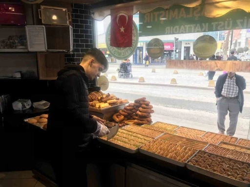 Malatya’da bayram öncesi baklava ustalarının yoğun mesaisi başladı
