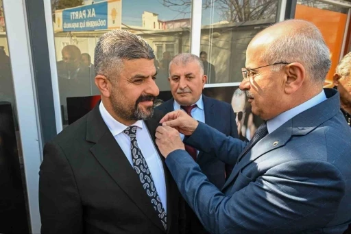 Malatya&rsquo;da CHP&rsquo;den istifa eden meclis &uuml;yesi AK Parti&rsquo;ye katıldı
