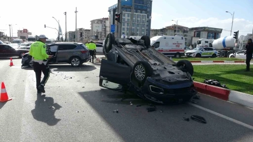 Malatya’da cip ile çarpışan otomobil ters döndü: 2 yaralı
