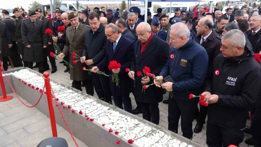 Malatya&rsquo;da depremde hayatını kaybedenler anıldı
