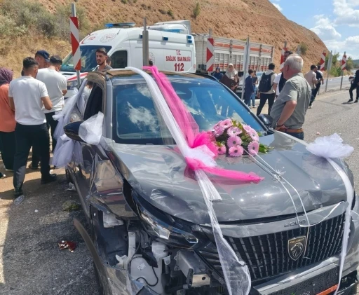 Malatya&rsquo;da d&uuml;ğ&uuml;n konvoyunda kaza: 9 yaralı
