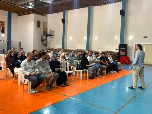Malatya’da Gençlik Liderlerine Yönelik &quot;Sahne Sizin&quot; eğitimi
