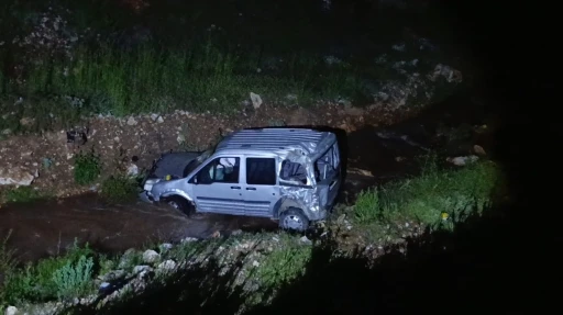 Malatya&rsquo;da hafif ticari ara&ccedil; dereye u&ccedil;tu: 1 yaralı
