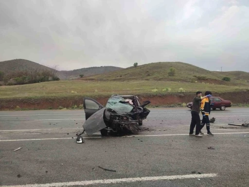 Malatya’da hafif ticari araç ile otomobil çarpıştı: 2 ölü, 2 yaralı
