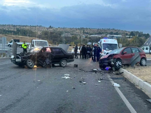 Malatya’da iki aracın çarpıştı kazada 3 kişi yaralandı
