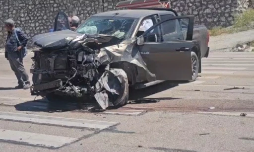 Malatya&rsquo;da iki pikap &ccedil;arpıştı: 3 yaralı
