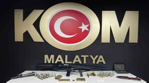 Malatya&rsquo;da ka&ccedil;ak silah operasyonu: 4 g&ouml;zaltı
