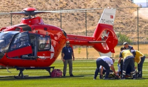 Malatya&rsquo;da kalp krizi ge&ccedil;iren hasta hava ambulansıyla hastaneye sevk edildi
