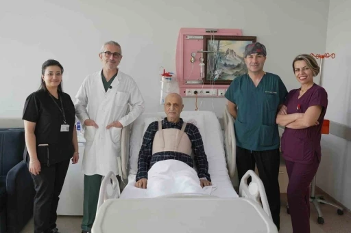 Malatya’da kalp tümörü ve üç damar tıkanıklığı aynı ameliyatta tedavi edildi
