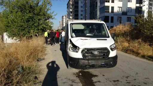 Malatya’da kamyonet ile elektrikli bisiklet çarpıştı: 2 yaralı