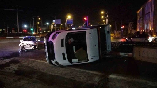 Malatya&rsquo;da kamyonetin devrilme anı kamerada
