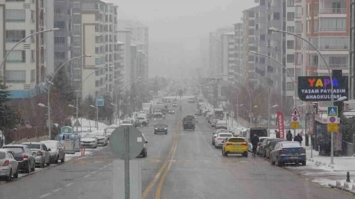 Malatya&rsquo;da kar ve sis etkili oluyor
