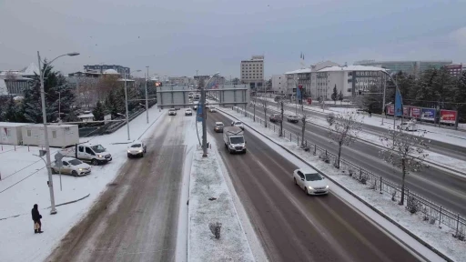 Malatya&rsquo;da kar yağışı hayatı olumsuz etkiledi
