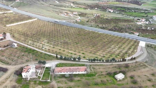 Malatya&rsquo;da kayısı &uuml;reticileri zirai dona karşı &ouml;nlem alıyor
