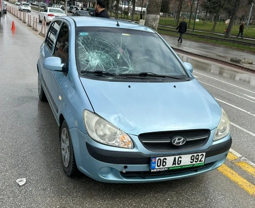 Malatya&rsquo;da otomobil yayaya &ccedil;arptı: 2 yaralı
