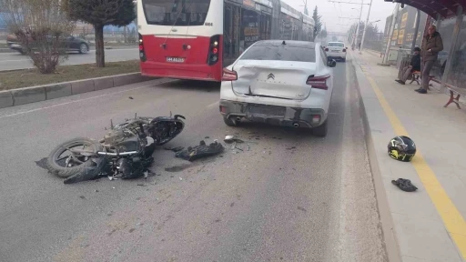 Malatya&rsquo;da otomobille &ccedil;arpışan motosikletli yaralandı

