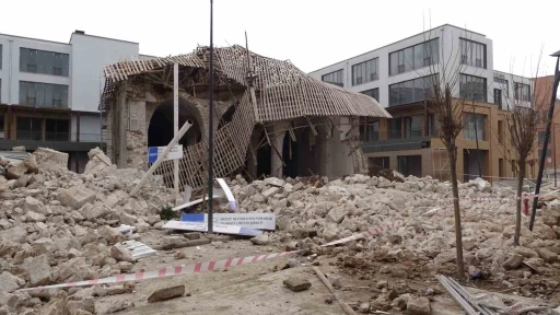 Malatya&rsquo;da restorasyondaki caminin duvarında g&ouml;&ccedil;&uuml;k meydana geldi: 1 yaralı
