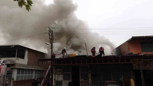 Malatya’da sanayi sitesindeki yangın kontrol altına alındı
