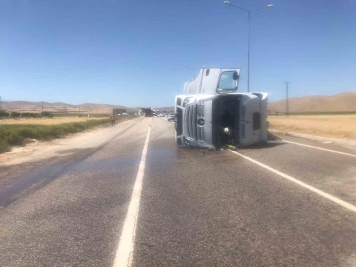Malatya’da tanker devrildi: 1 kişi yaralandı
