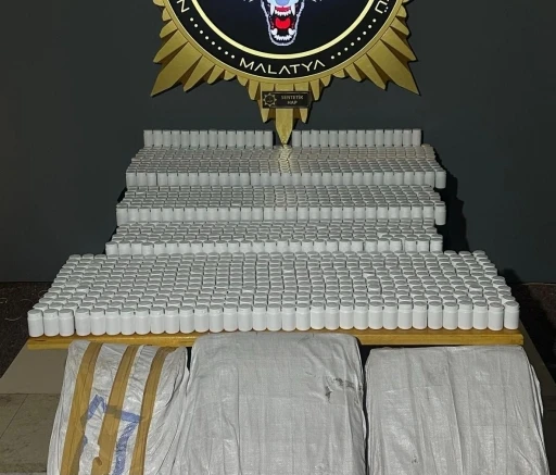 Malatya&rsquo;da uyuşturucu operasyonu: 75 bin 376 adet sentetik ecza ele ge&ccedil;irildi
