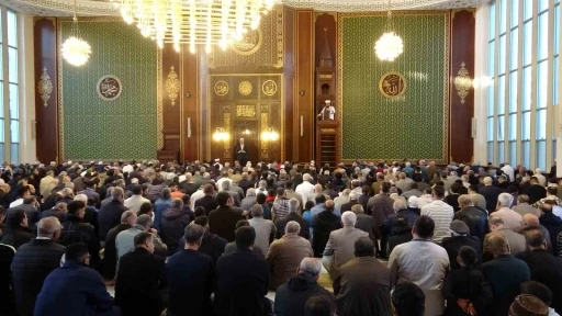 Malatya&rsquo;da vatandaşlar bayram namazı i&ccedil;in camilere akın etti
