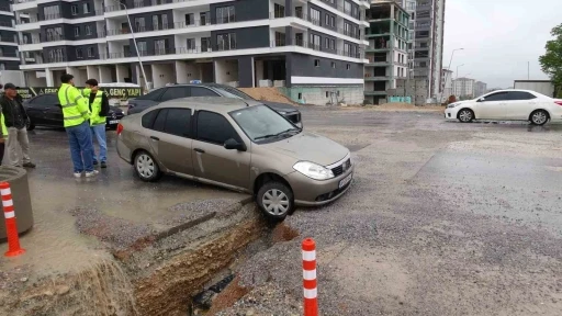 Malatya&rsquo;da yol kenarındaki &ccedil;ukur kazalara neden oldu
