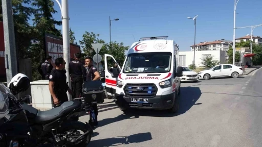 Malatya Şire Pazarı&rsquo;nda silahlı kavga: 2 yaralı, 2 g&ouml;zaltı
