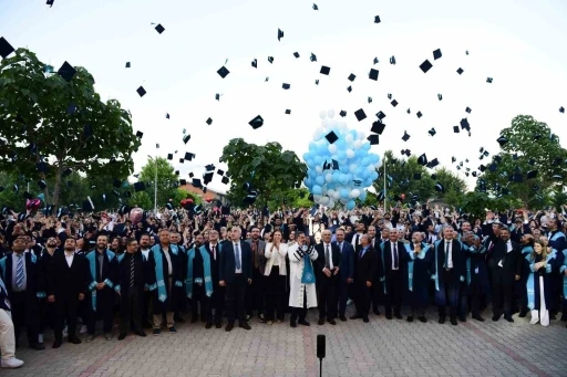 Malatya Turgut &Ouml;zal &Uuml;niversitesi&rsquo;nde mezuniyet coşkusu
