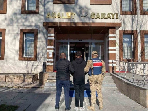 Malazgirt&rsquo;te aranan şahıs jandarma tarafından yakalandı
