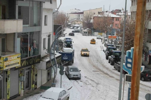 Malazgirt&rsquo;te kar yağışı
