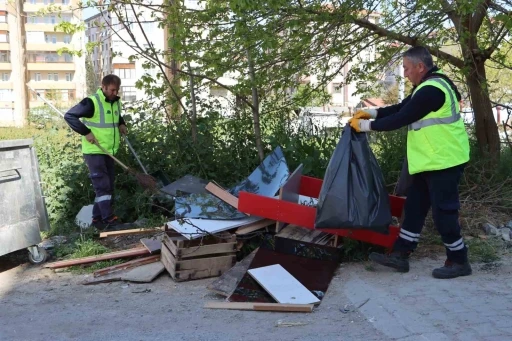 Maltepe&rsquo;de bahar seferberliği Bağlarbaşı&rsquo;nda s&uuml;r&uuml;yor
