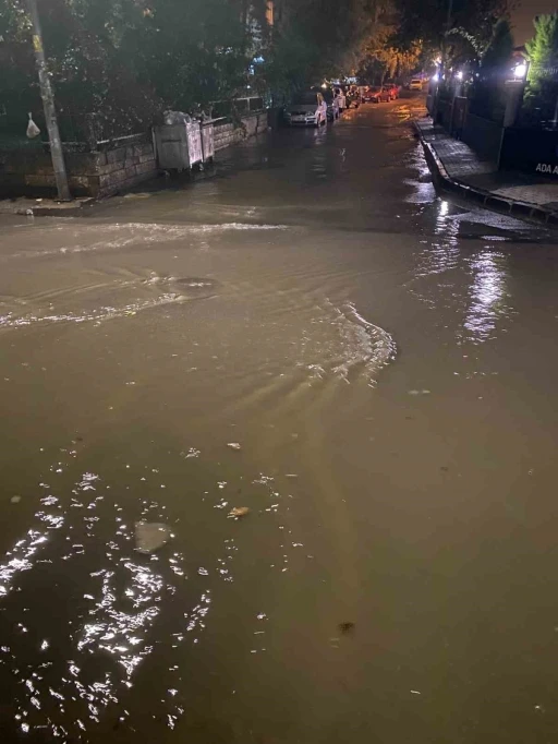 Maltepe’de yollar göle döndü
