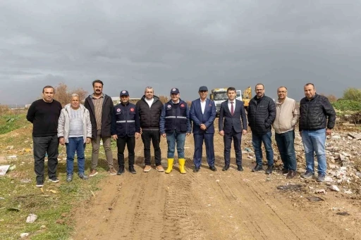 Manavgat Belediyesinden nehir ağzında temizlik &ccedil;alışması
