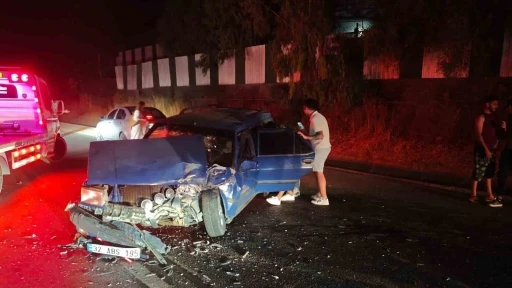 Manavgat&rsquo;ta 3 ara&ccedil;lı zincirleme kaza: 1 yaralı
