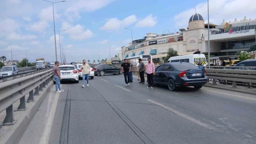 Manavgat&rsquo;ta 4 aracın karıştığı zincirleme kaza
