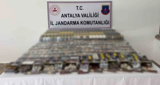 Manavgat&rsquo;ta 5 bin paket ka&ccedil;ak sigara ele ge&ccedil;irildi
