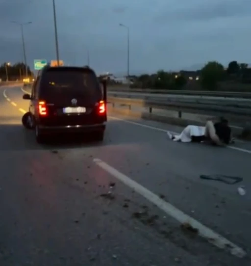 Manavgat’ta araç refüjü aşıp karşı şeride geçti: 1 yaralı
