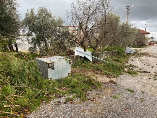 Manavgat&rsquo;ta hortum &uuml;&ccedil; mahalleyi harabeye &ccedil;evirdi
